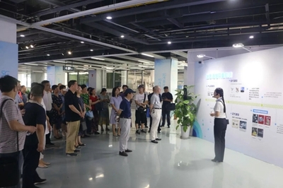 政協(xié)委員集中參觀武漢科技館 5G綜合體驗(yàn)館引關(guān)注