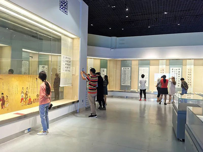 翰墨融情鑄同心——施增鴻彝漢雙文書法作品展在楚雄州博物館隆重開展